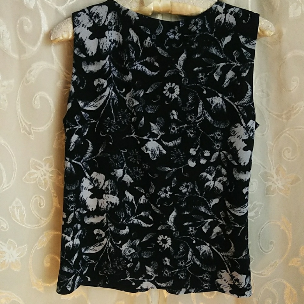 Evan Picone top- no rips or stains, beautiful 🦋 - Picture 3 of 6